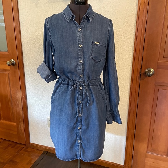 Tommy Hilfiger Dresses & Skirts - Tommy Hilfiger Chambray denim button down dress